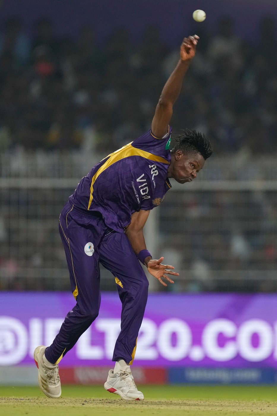 Zimbabwe fast bowler Muzarabani banned from PSL for 2 years for breaching contract | iNFOnews.ca