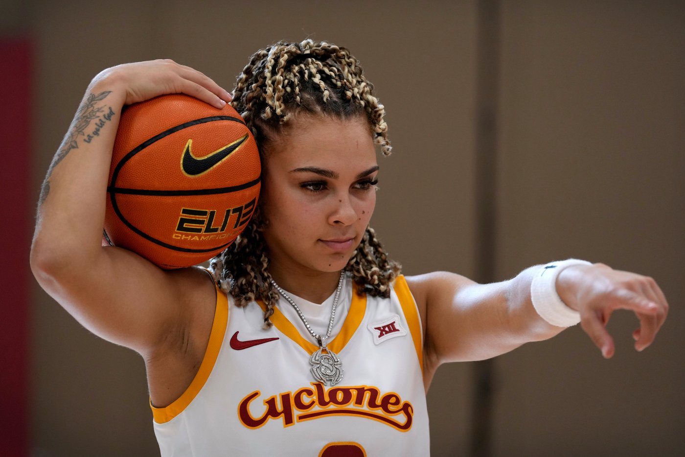 Female athletes surge in NIL deals as Learfield reports a 123% jump in participation | iNFOnews.ca
