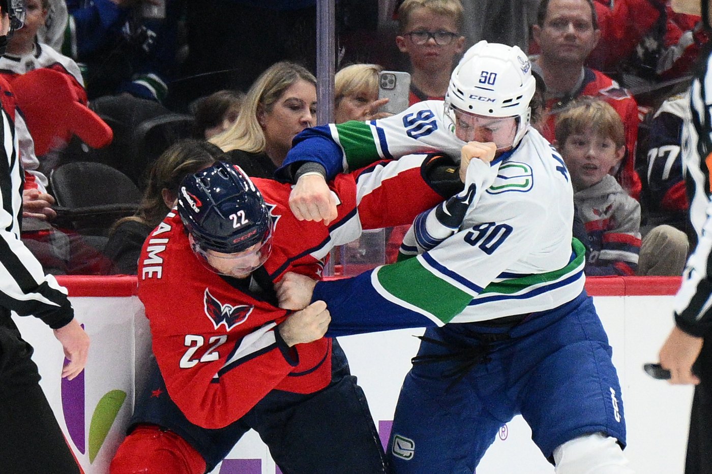 Vancouver Canucks ink defenceman Victor Mancini to two-year extension | iNFOnews.ca