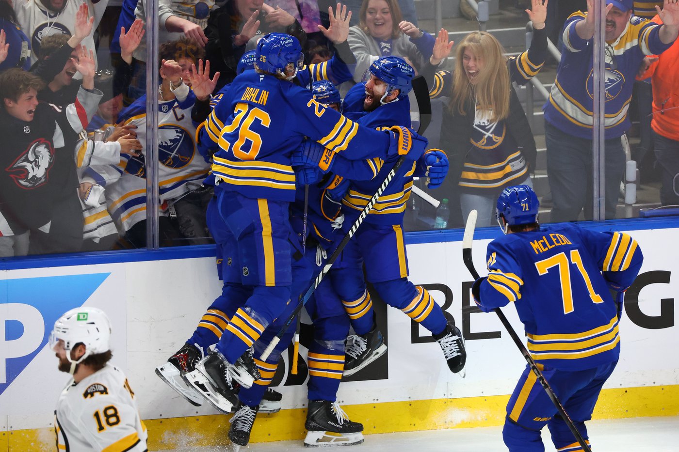 Sabres mark return to the playoffs by rallying to beat Bruins | iNFOnews.ca