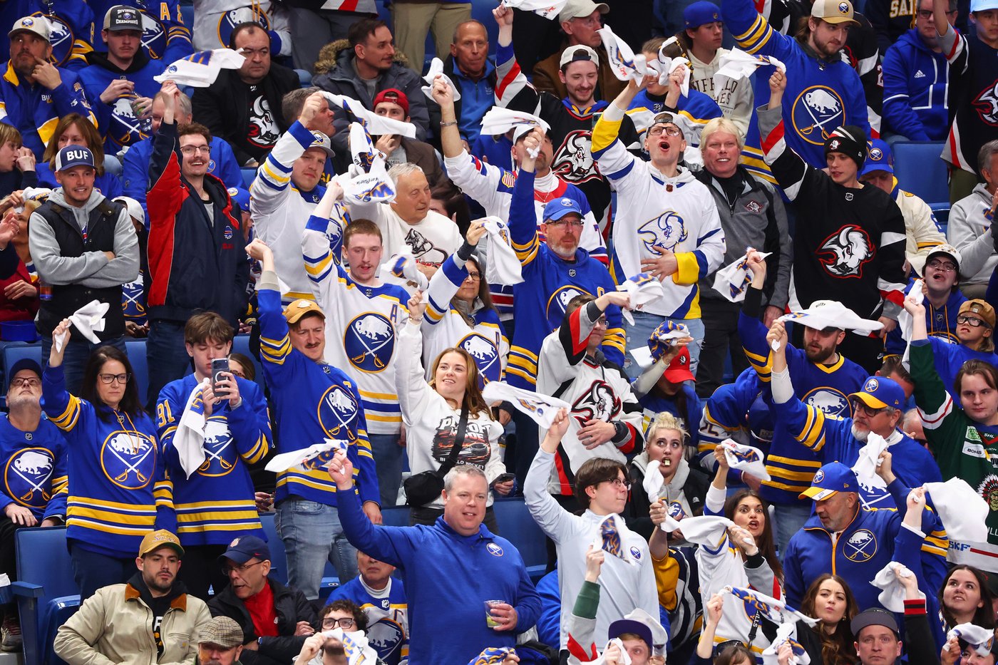Sabres mark return to the playoffs by rallying to beat Bruins | iNFOnews.ca