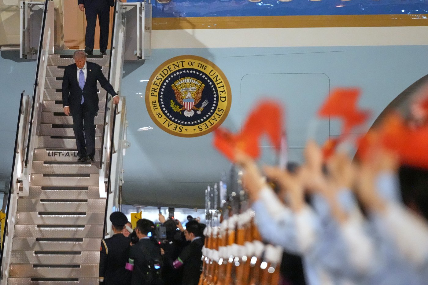 The Latest: Trump arrives in China to meet with Xi in Beijing | iNFOnews.ca