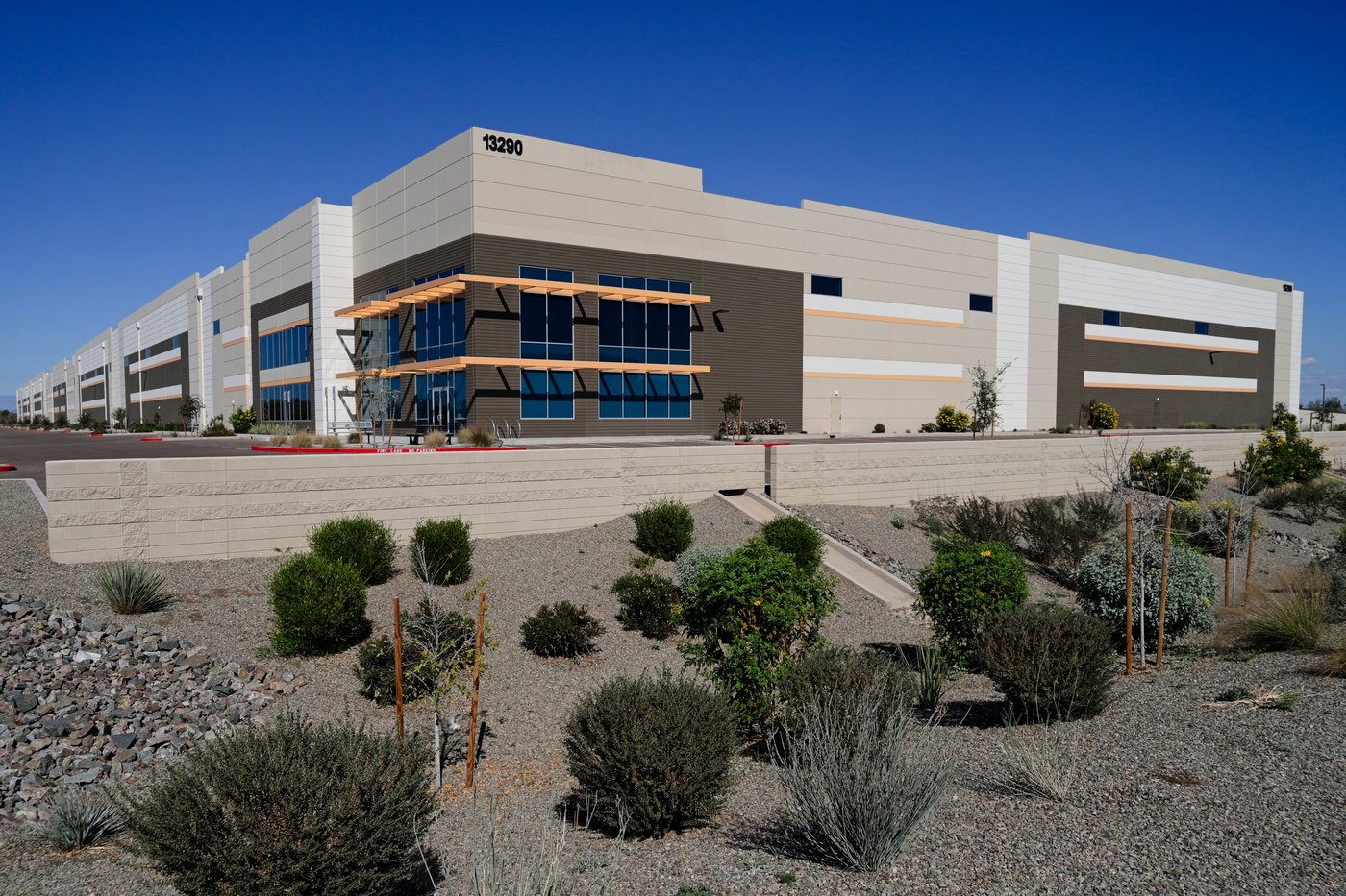 ICE's purchases for big detention centers are marked by secrecy, frustrating towns | iNFOnews.ca