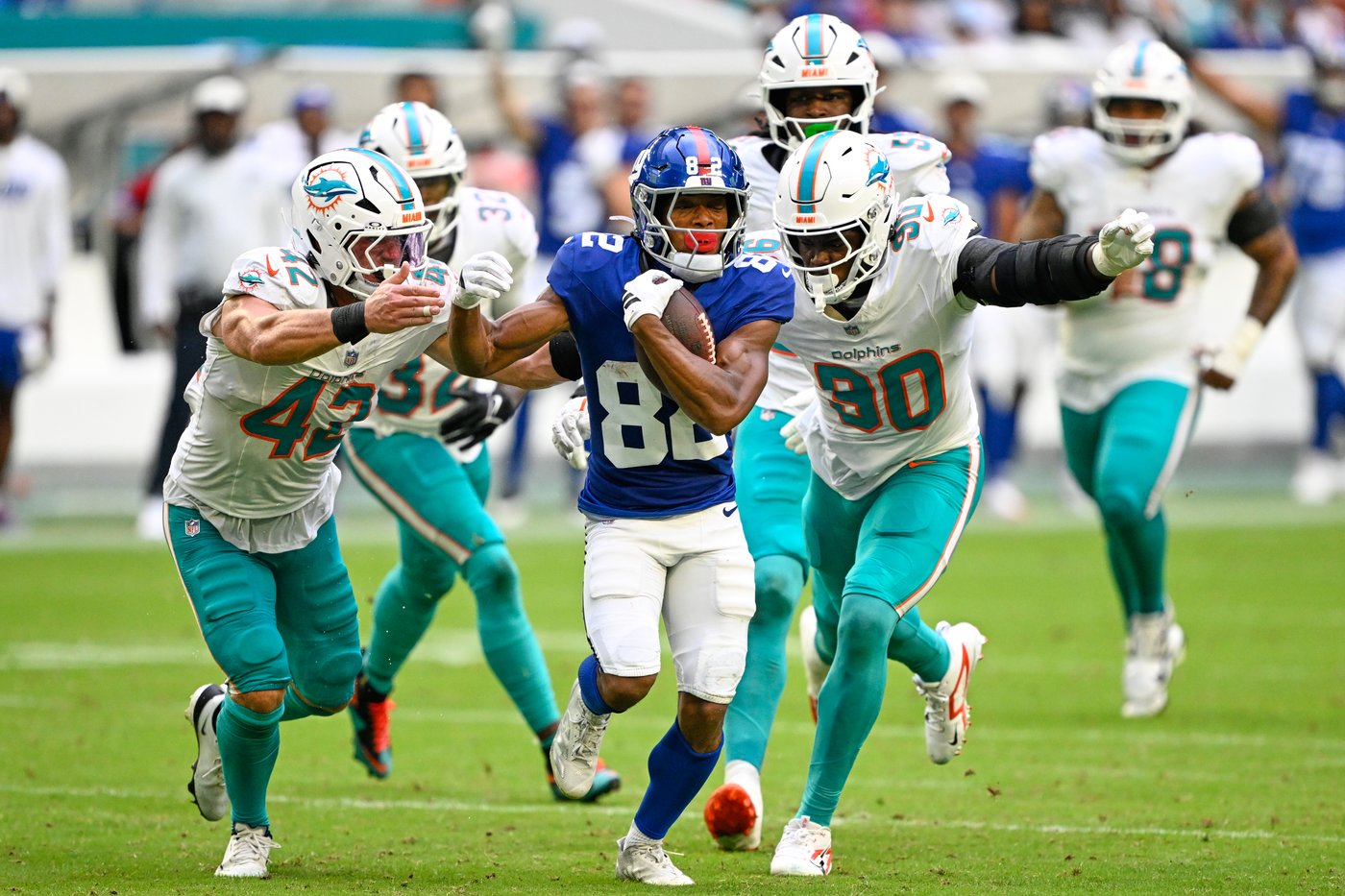 Jameis Winston runs for a touchdown in the Giants' 26-3 preseason win over the Dolphins | iNFOnews.ca