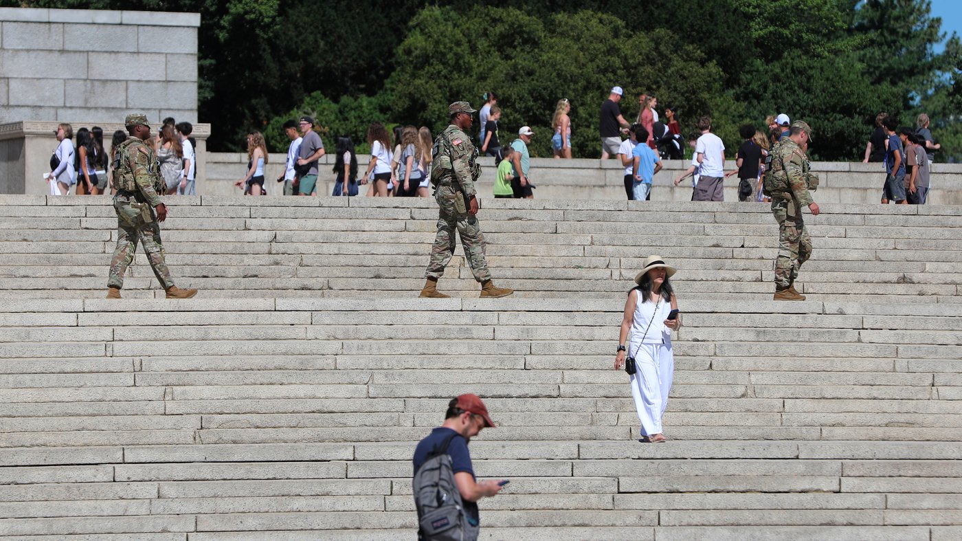 DC reaches court settlement with man detained while protesting troops' patrol with Darth Vader song | iNFOnews.ca