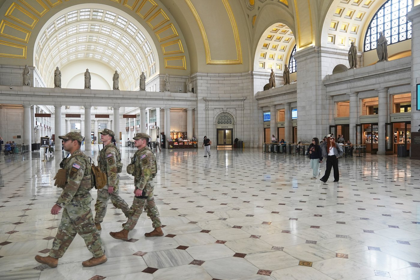 DC reaches court settlement with man detained while protesting troops' patrol with Darth Vader song | iNFOnews.ca