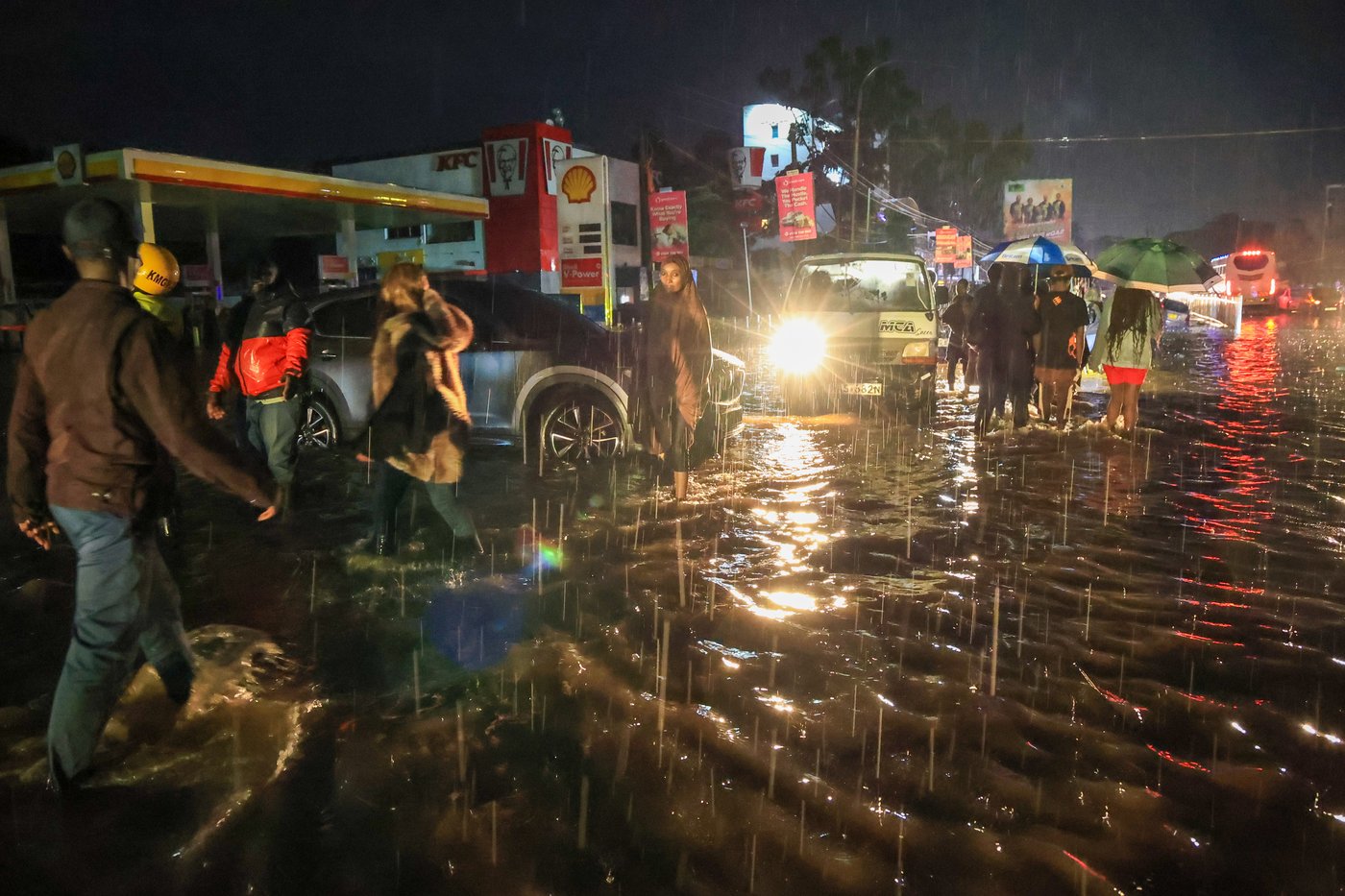 At least 25 dead in Kenya after heavy rain brings flash floods and flight disruption to Nairobi | iNFOnews.ca