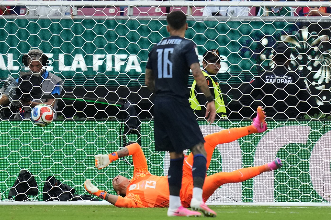 Uruguay goalkeeper Fernando Muslera is replaced at halftime at his request after mistake vs. Spain | iNFOnews.ca