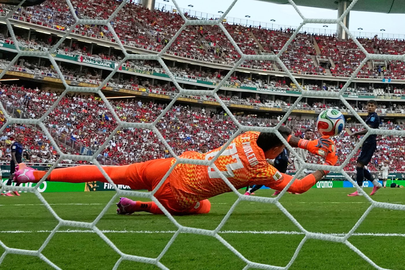 Uruguay goalkeeper Fernando Muslera is replaced at halftime at his request after mistake vs. Spain | iNFOnews.ca