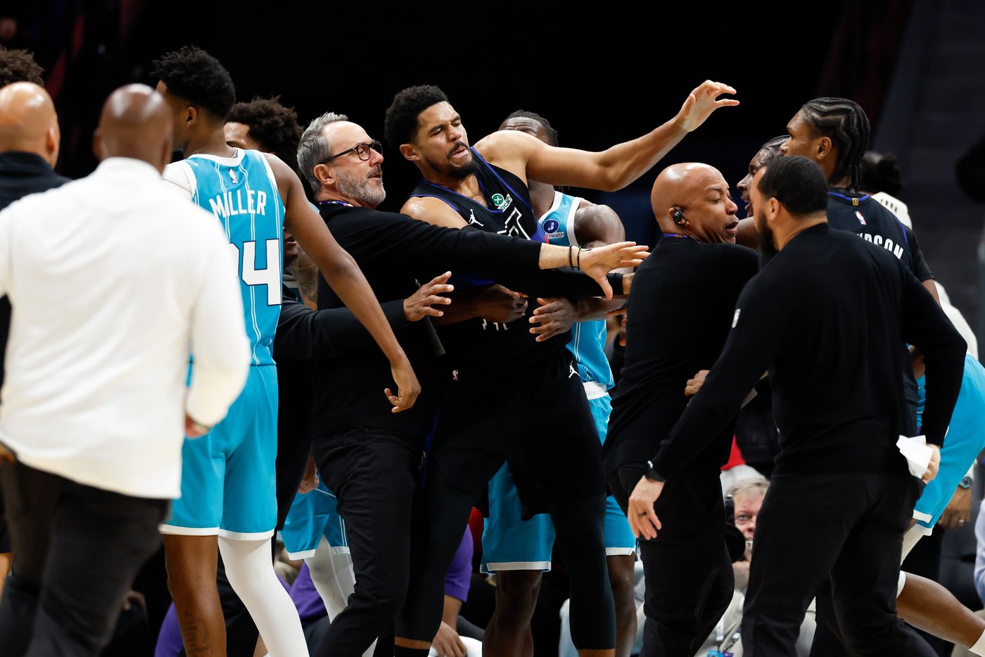 Pistons snap Hornets' 9-game streak with 110-104 win in game marred by fight, ejections | iNFOnews.ca