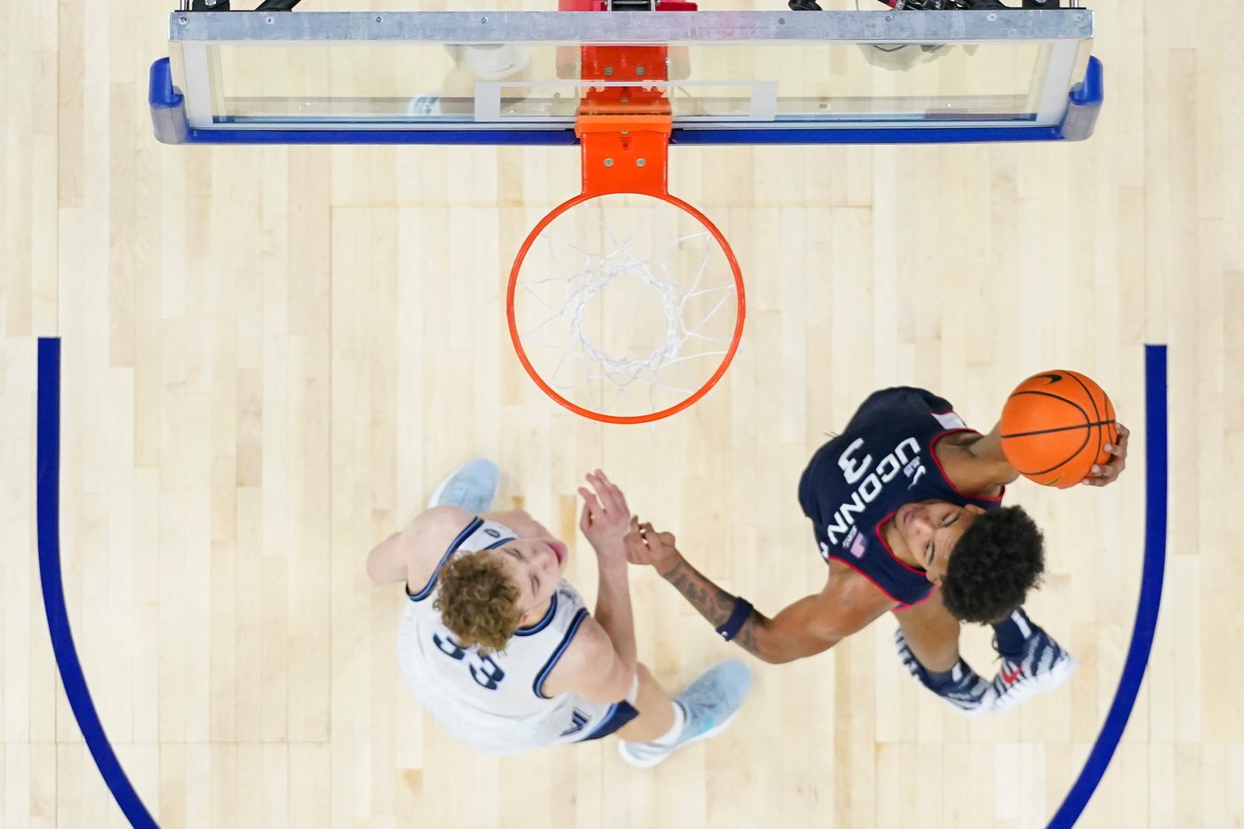 No. 5 UConn uses a dominant second half to beat Villanova 73-63 | iNFOnews.ca