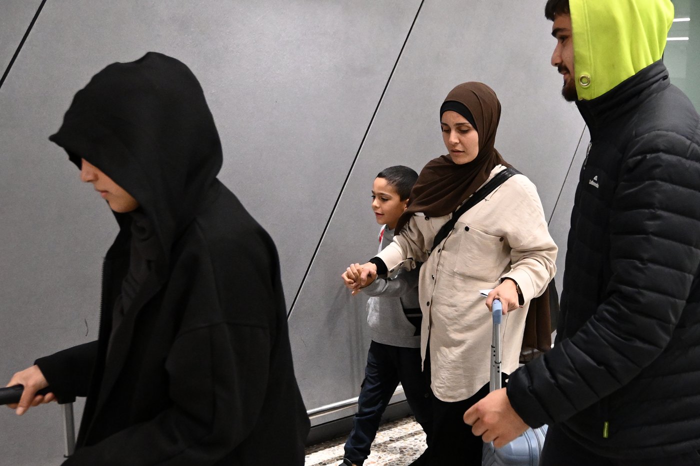 Planes carrying 19 Australians linked to the Islamic State group land in Melbourne and Sydney | iNFOnews.ca