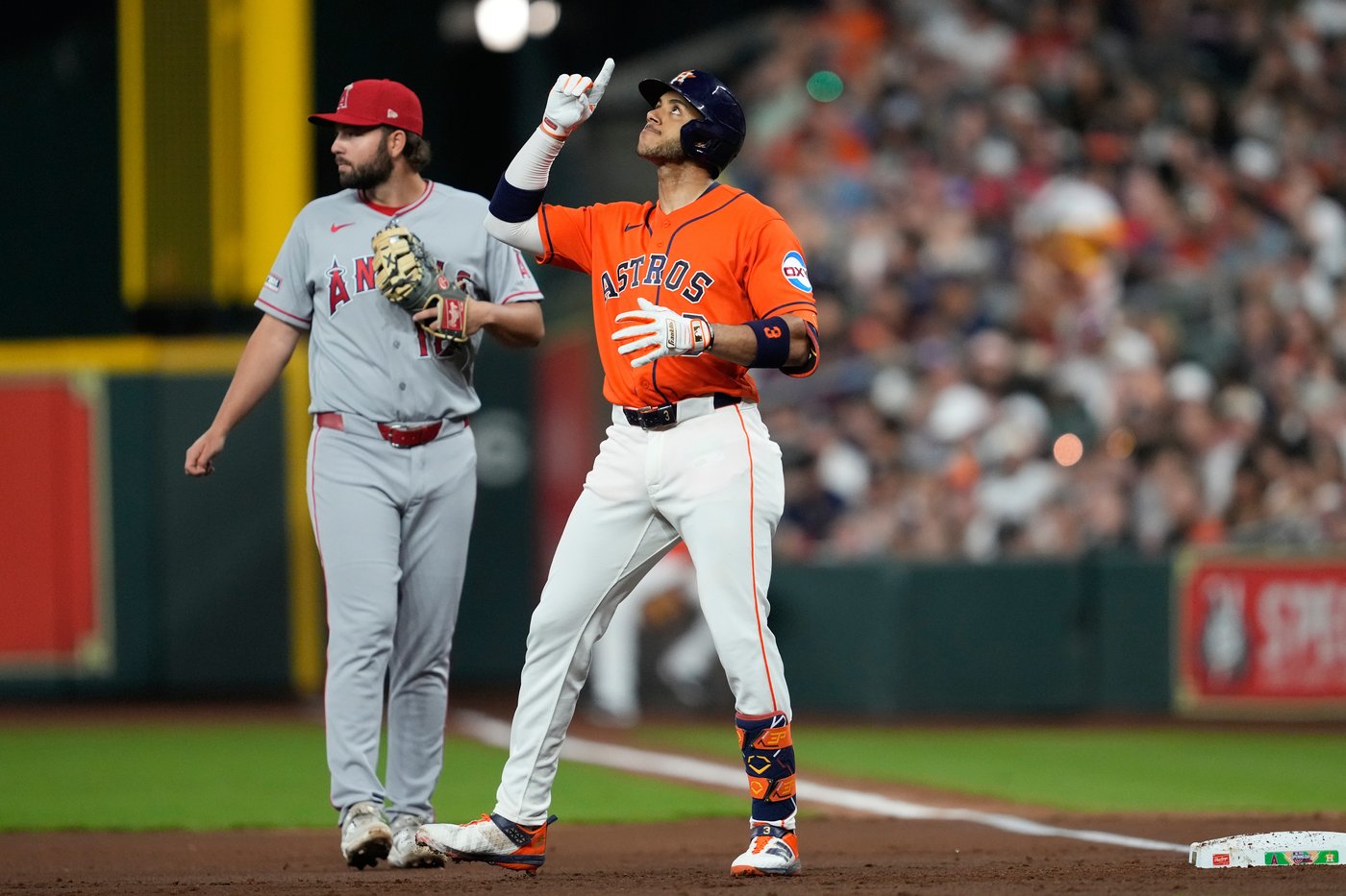 Astros shortstop Peña returns after broken finger kept him from opening day | iNFOnews.ca