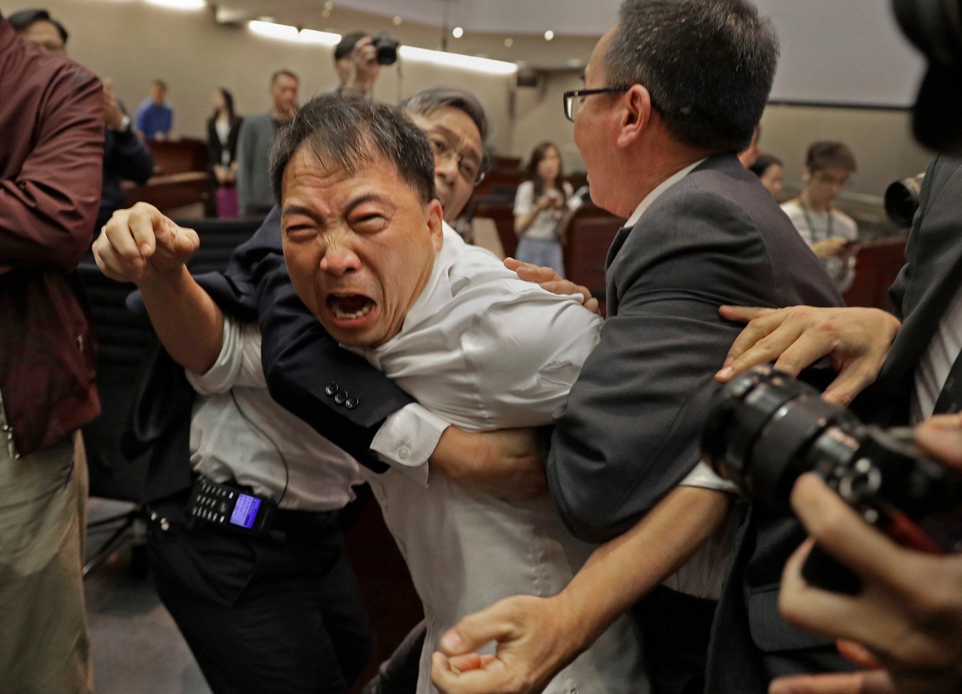 A Hong Kong democracy activist's long-awaited London reunion may be cut short | iNFOnews.ca