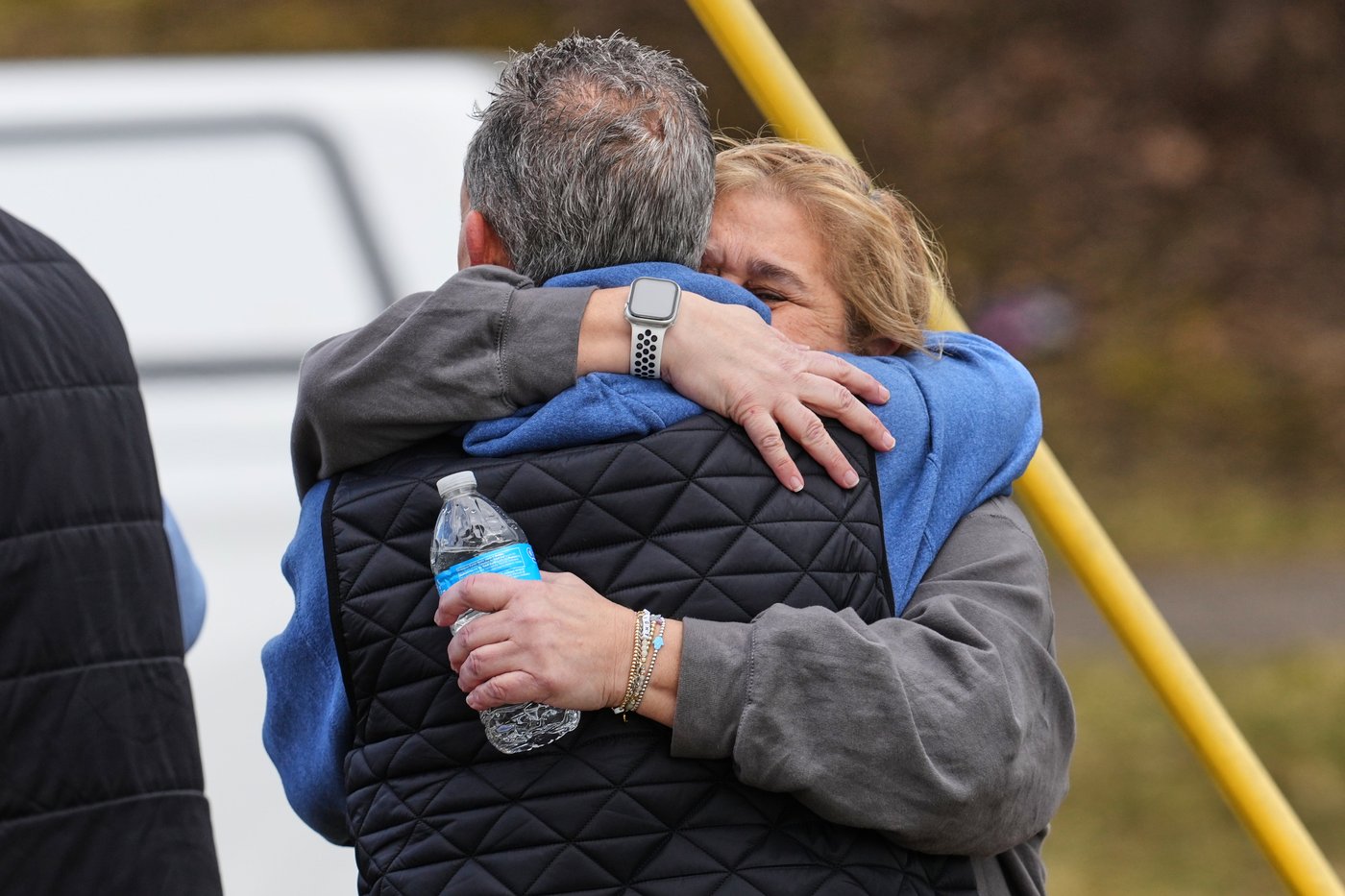 Photos show response after attack at suburban Detroit synagogue | iNFOnews.ca