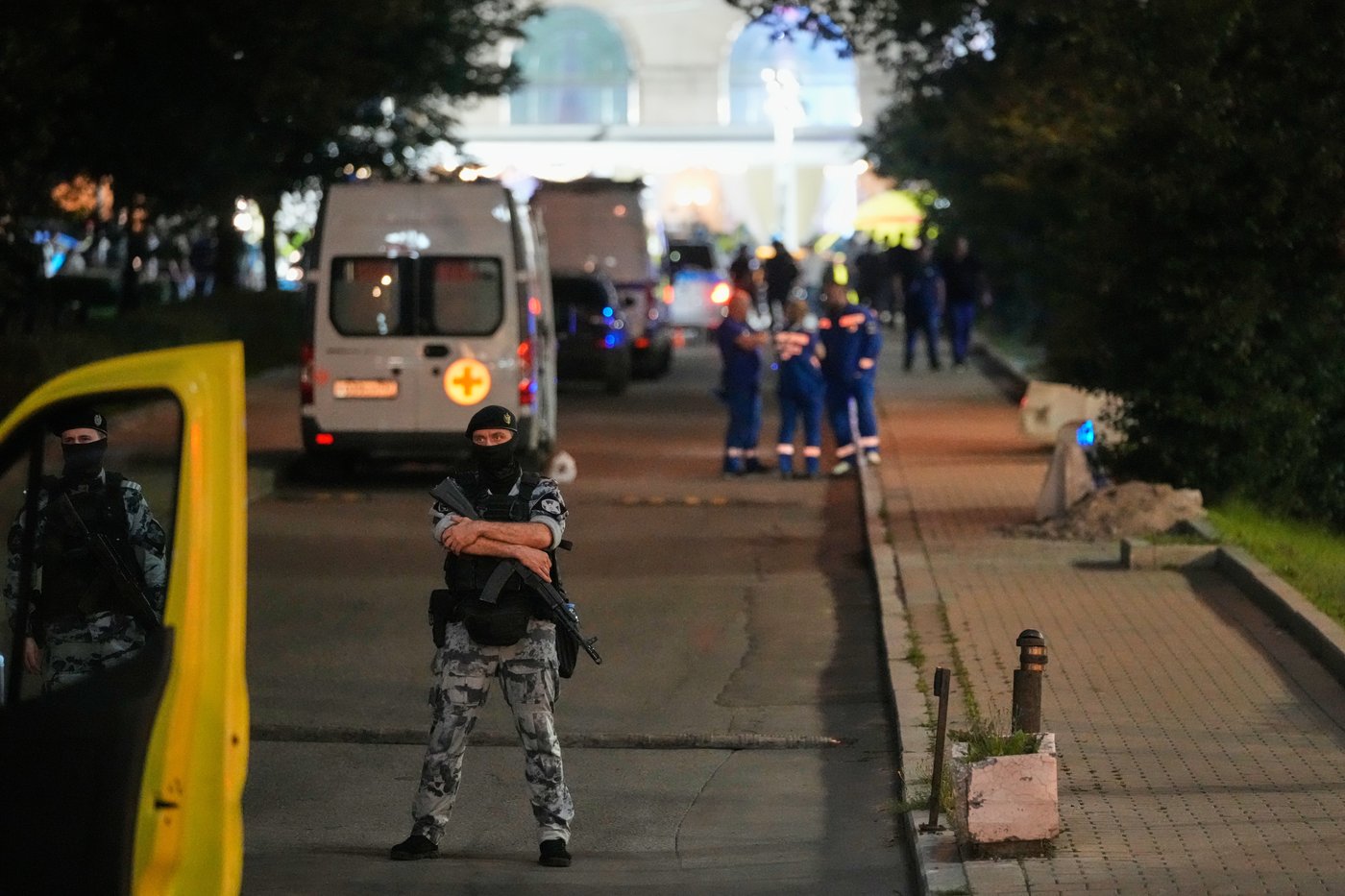 3 people killed, at least 21 wounded in Moscow restaurant bombing, Russian officials say | iNFOnews.ca