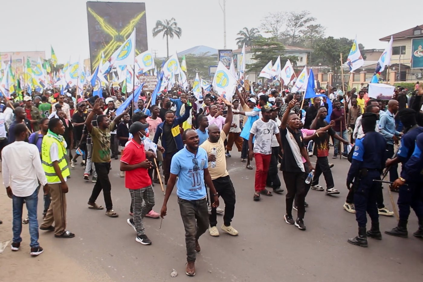 Clashes erupt in Congo's capital as opposition rejects changes to presidential term limits | iNFOnews.ca Clashes erupt in Congo's capital as opposition rejects changes to presidential term limits | iNFOnews.ca