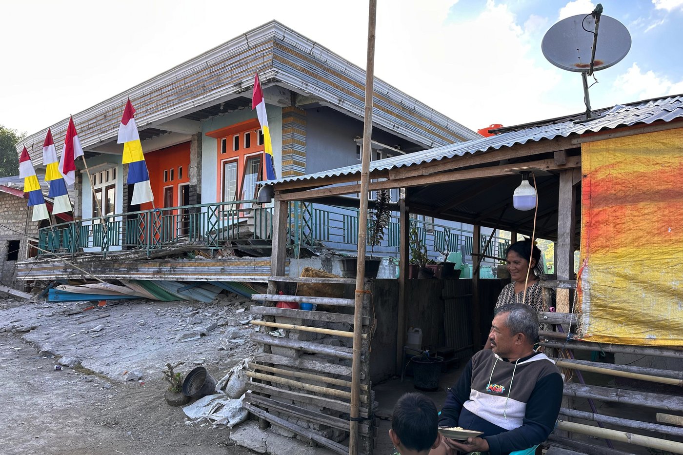 Businesses reopen after eastern Indonesia earthquake displaced thousands | iNFOnews.ca Businesses reopen after eastern Indonesia earthquake displaced thousands | iNFOnews.ca