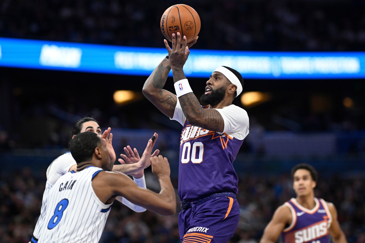 Bane and Suggs power the Magic to a 115-111 victory over the Suns | iNFOnews.ca