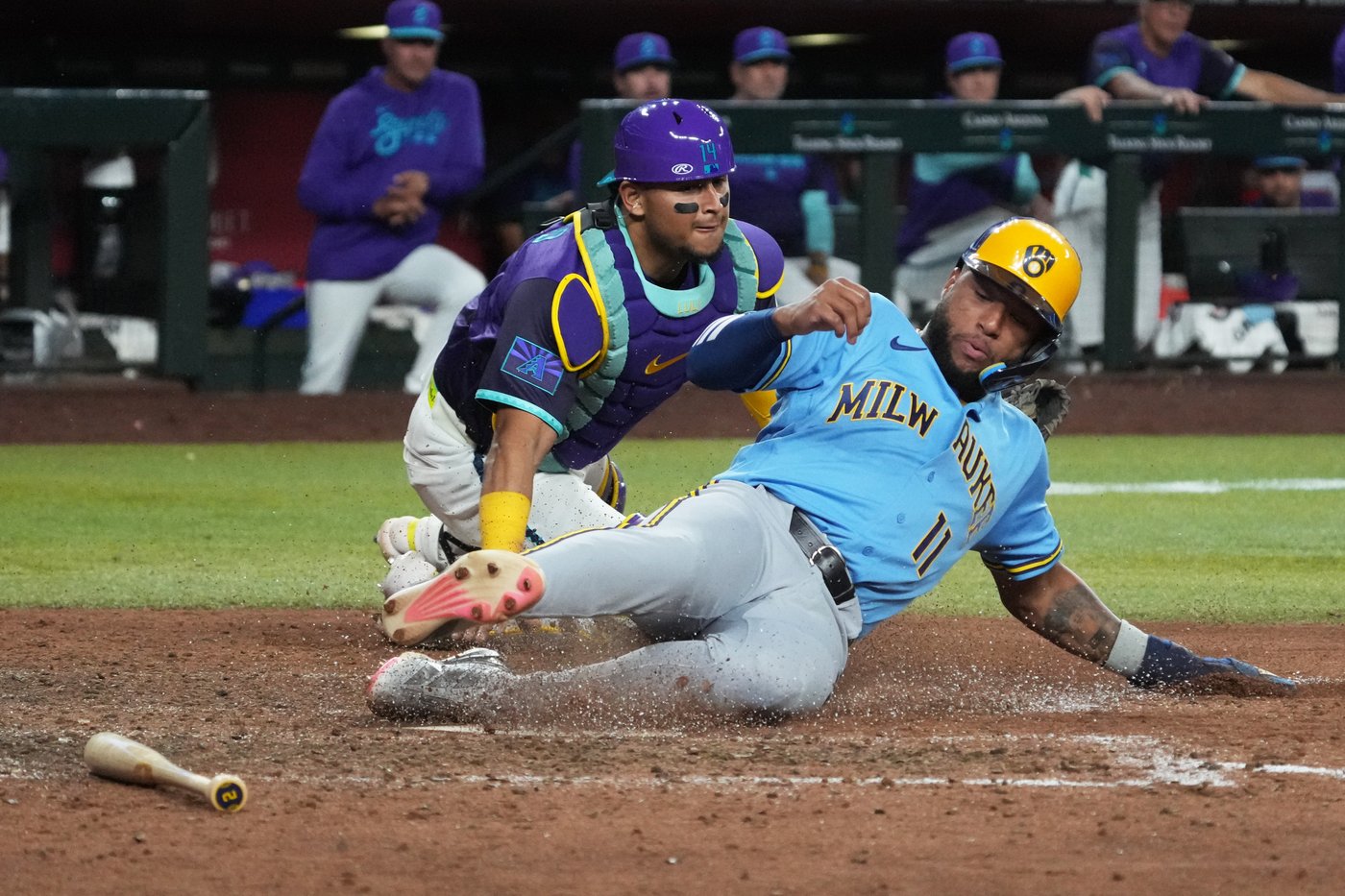 Del Castillo hits 3-run homer to lift Diamondbacks past Brewers 4-3 | iNFOnews.ca