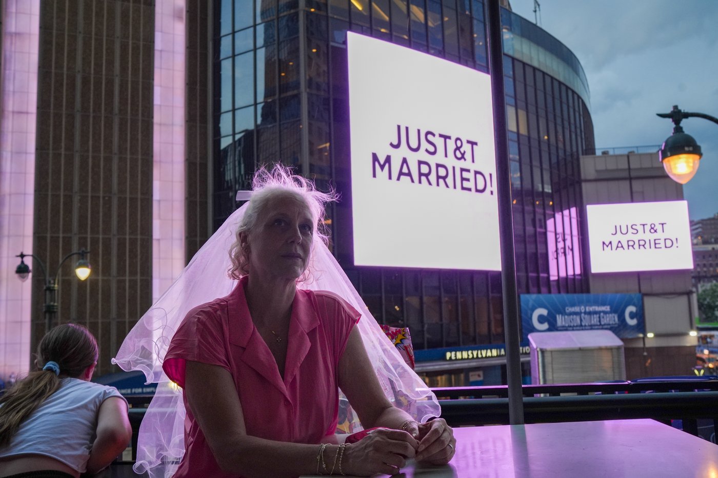 Taylor Swift and Travis Kelce are married in elaborate Madison Square Garden ceremony | iNFOnews.ca