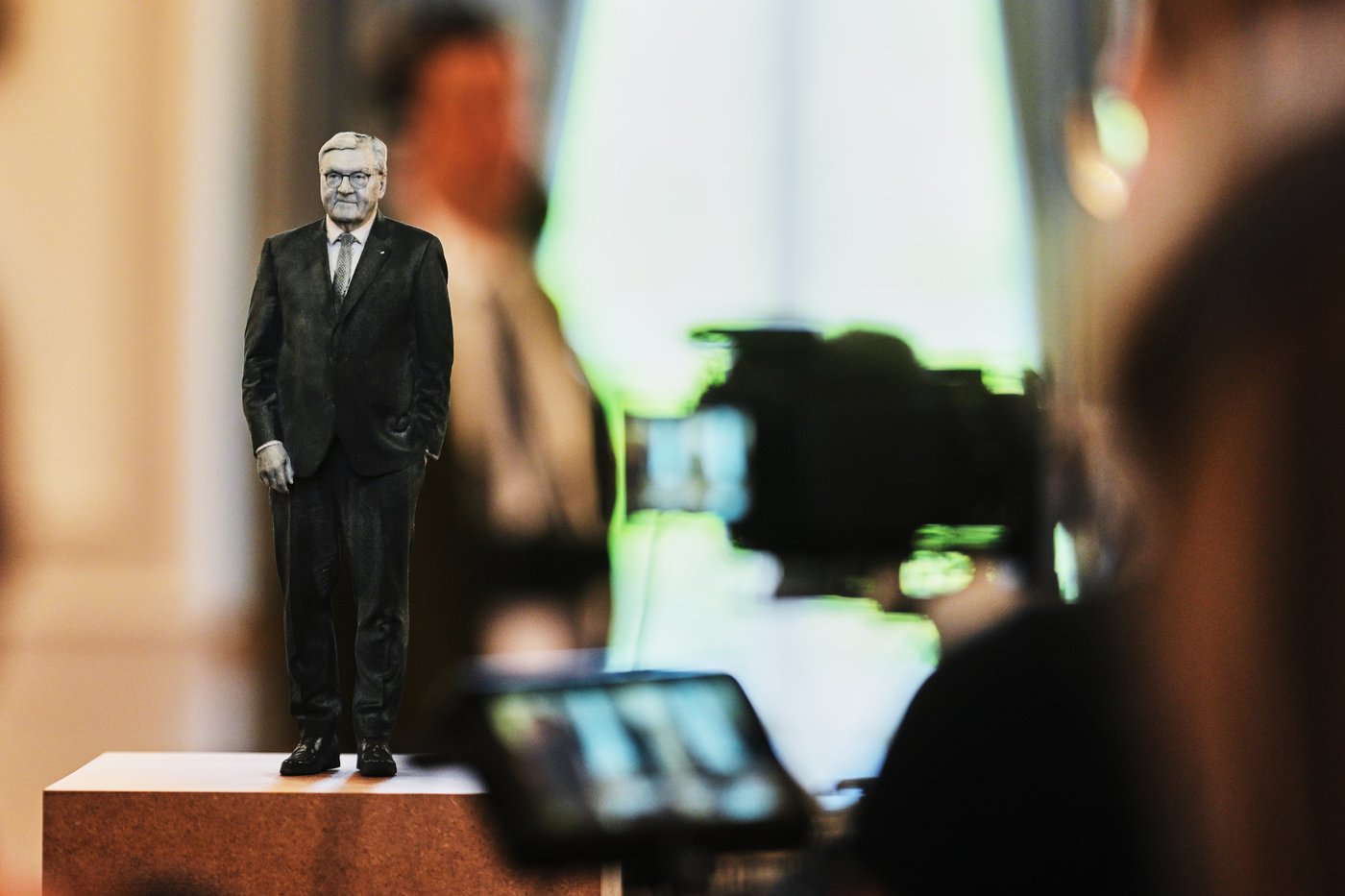 Pop-up art show takes over German president's residence before yearslong renovation | iNFOnews.ca