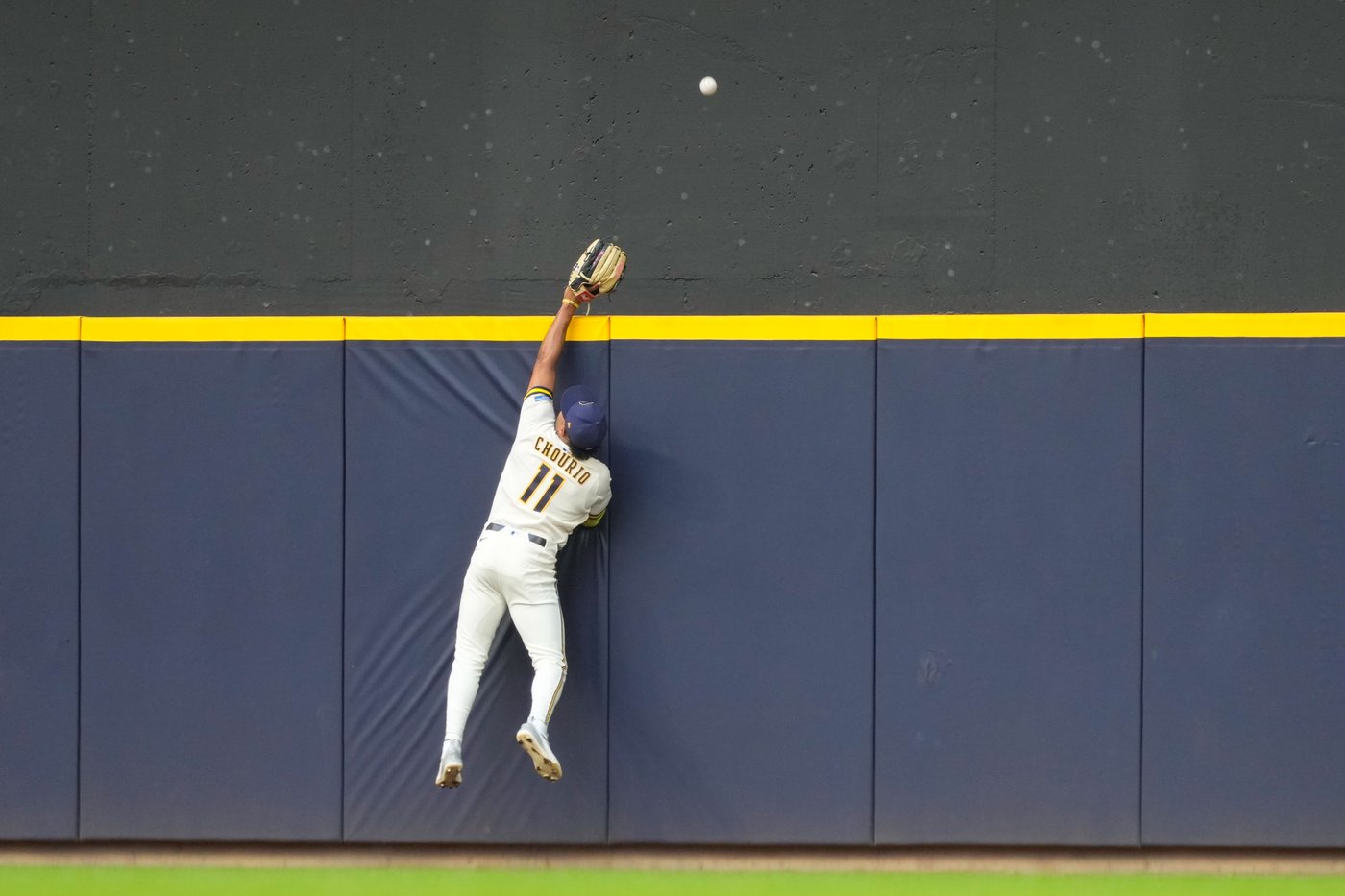 Schmitt homers on game's first pitch, Haase hit slam and Giants beat Brewers 12-9 | iNFOnews.ca Schmitt homers on game's first pitch, Haase hit slam and Giants beat Brewers 12-9 | iNFOnews.ca