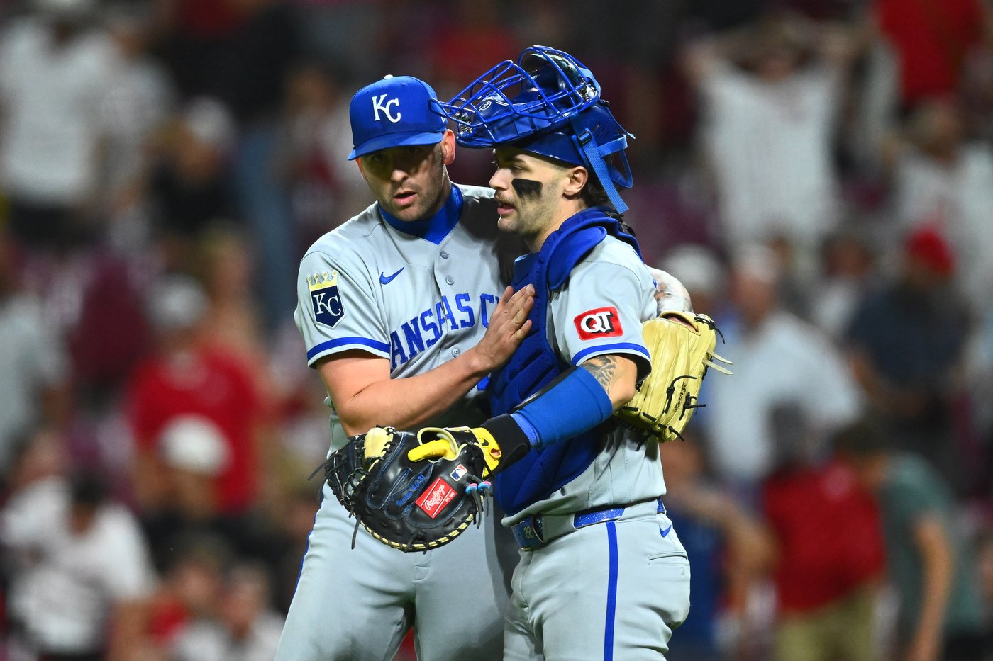 Massey hits tiebreaking RBI single in 9th inning, Royals beat Reds 5-2 | iNFOnews.ca