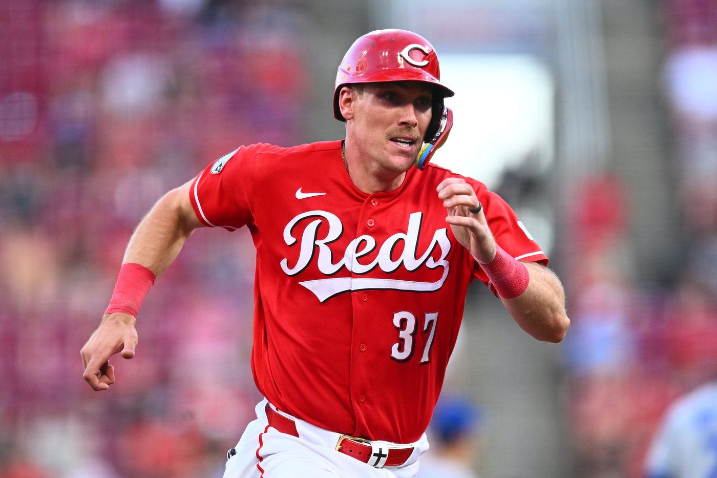 Massey hits tiebreaking RBI single in 9th inning, Royals beat Reds 5-2 | iNFOnews.ca
