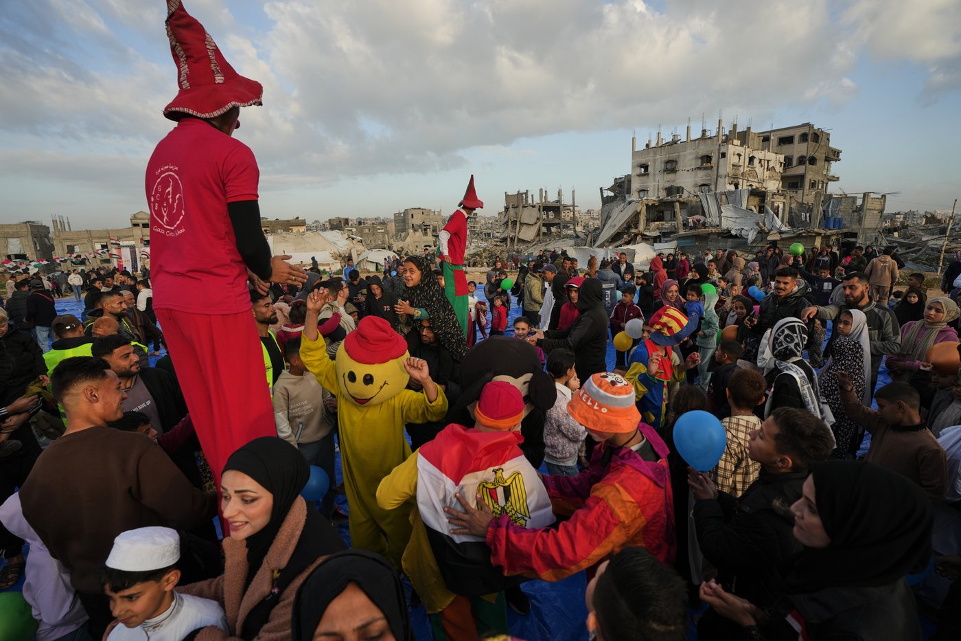 A look at celebrations for Eid al-Fitr around the world, in photos | iNFOnews.ca