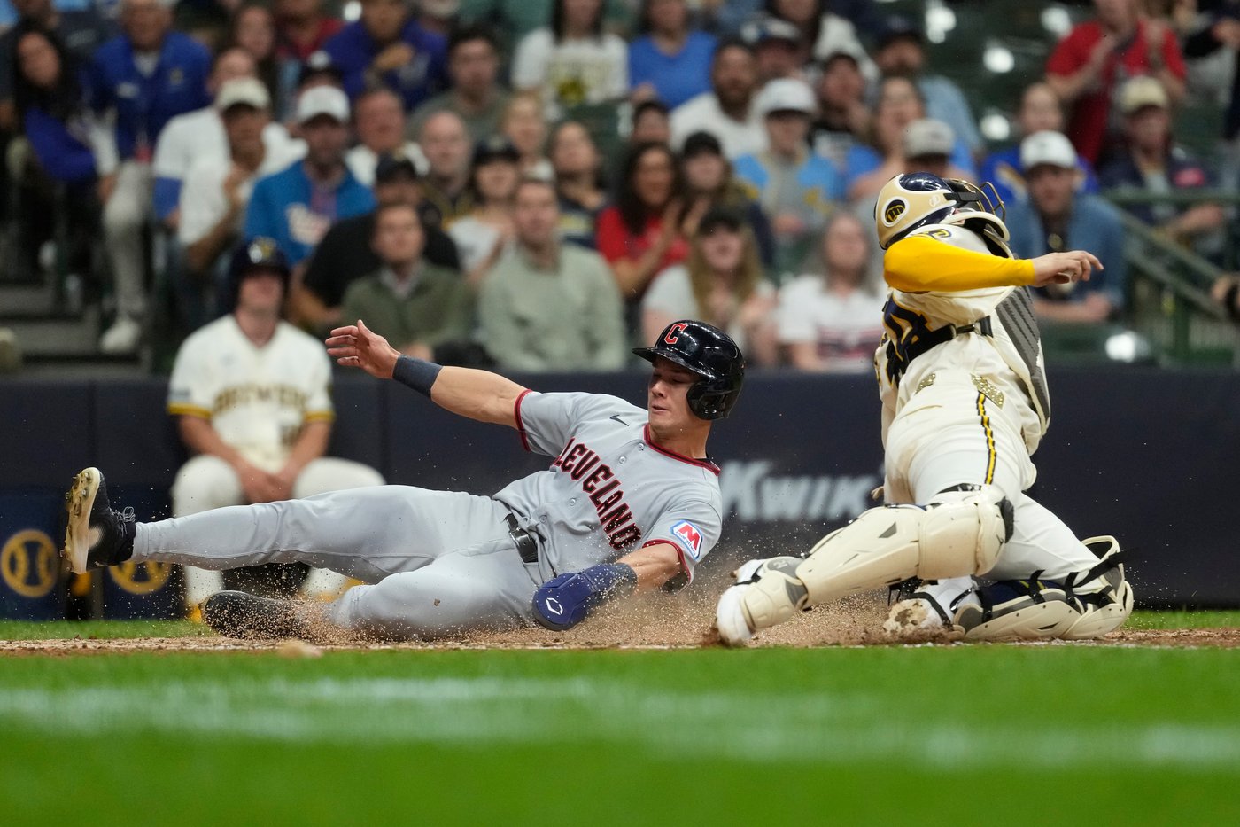 Mitchell, Turang hit homers to pace Milwaukee past Cleveland 2-1 | iNFOnews.ca