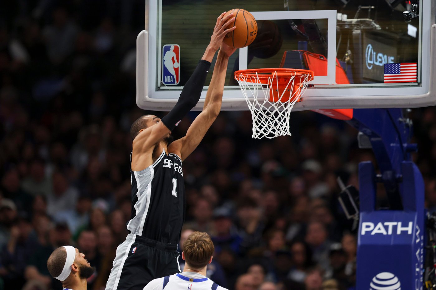 Wembanyama scores 29 points as Spurs beat Mavs despite another 30-plus night from Cooper Flagg | iNFOnews.ca