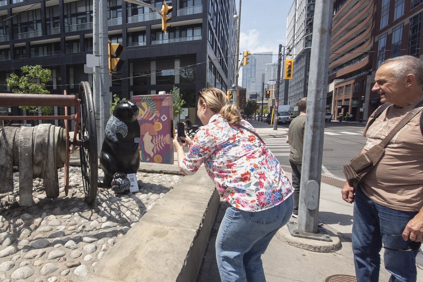 Beaver sculptures welcome tourists in downtown Toronto ahead of World Cup | iNFOnews.ca