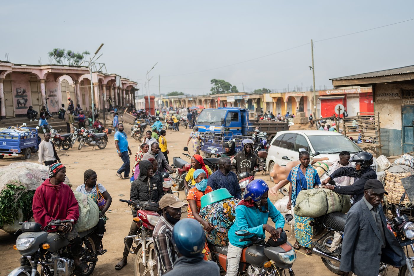 A second Ebola treatment center is set ablaze in eastern Congo, with 18 suspected cases leaving | iNFOnews.ca
