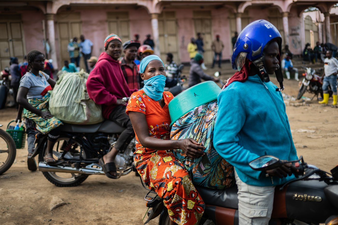 A second Ebola treatment center is set ablaze in eastern Congo, with 18 suspected cases leaving | iNFOnews.ca