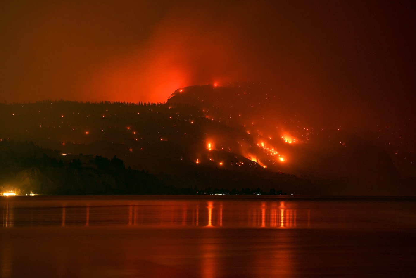 Photo Gallery: B.C. wildfire forces thousands to flee | iNFOnews.ca