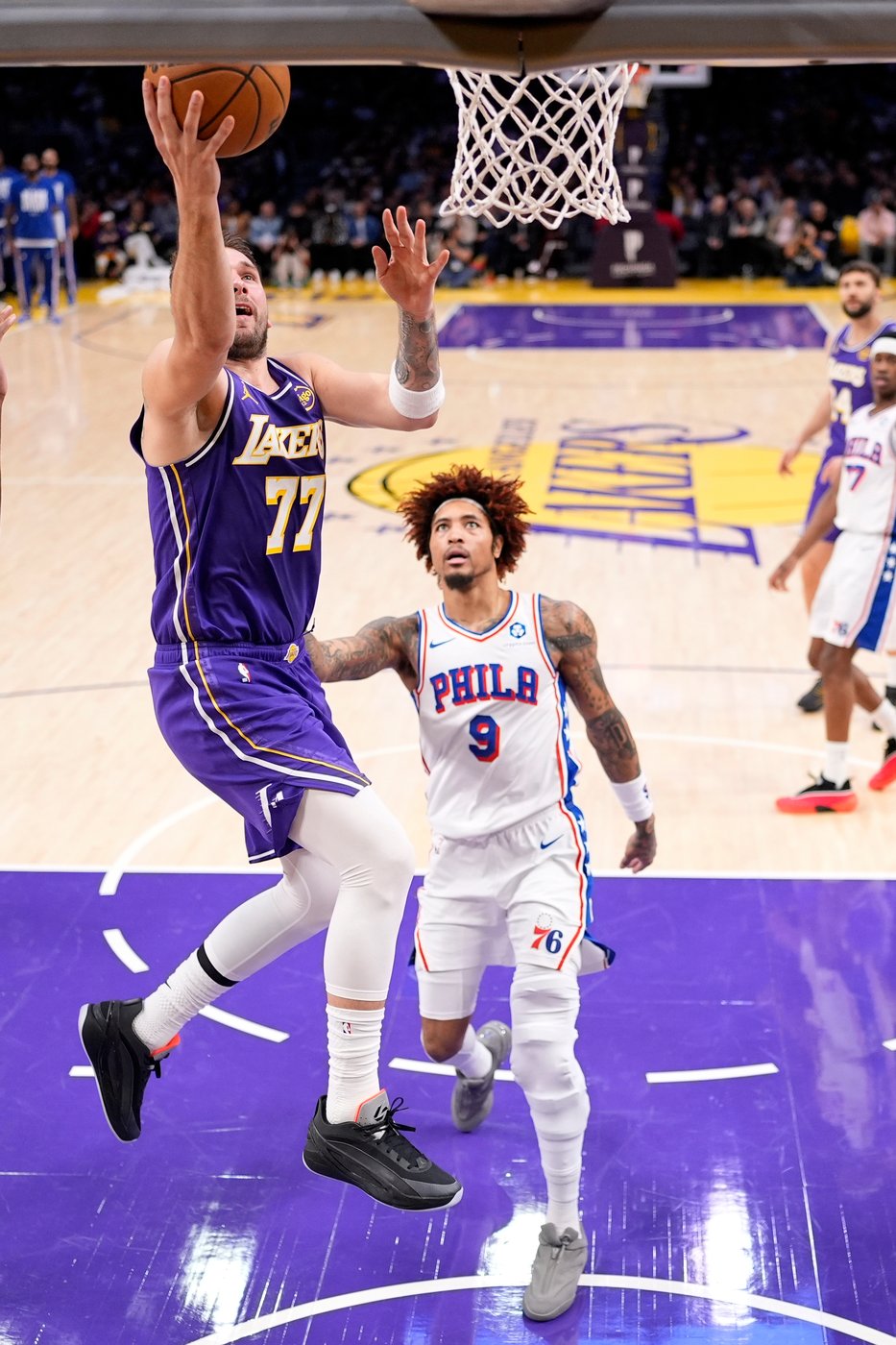 Lakers' Doncic, Warriors' Curry dealing with injuries ahead of All-Star Game | iNFOnews.ca