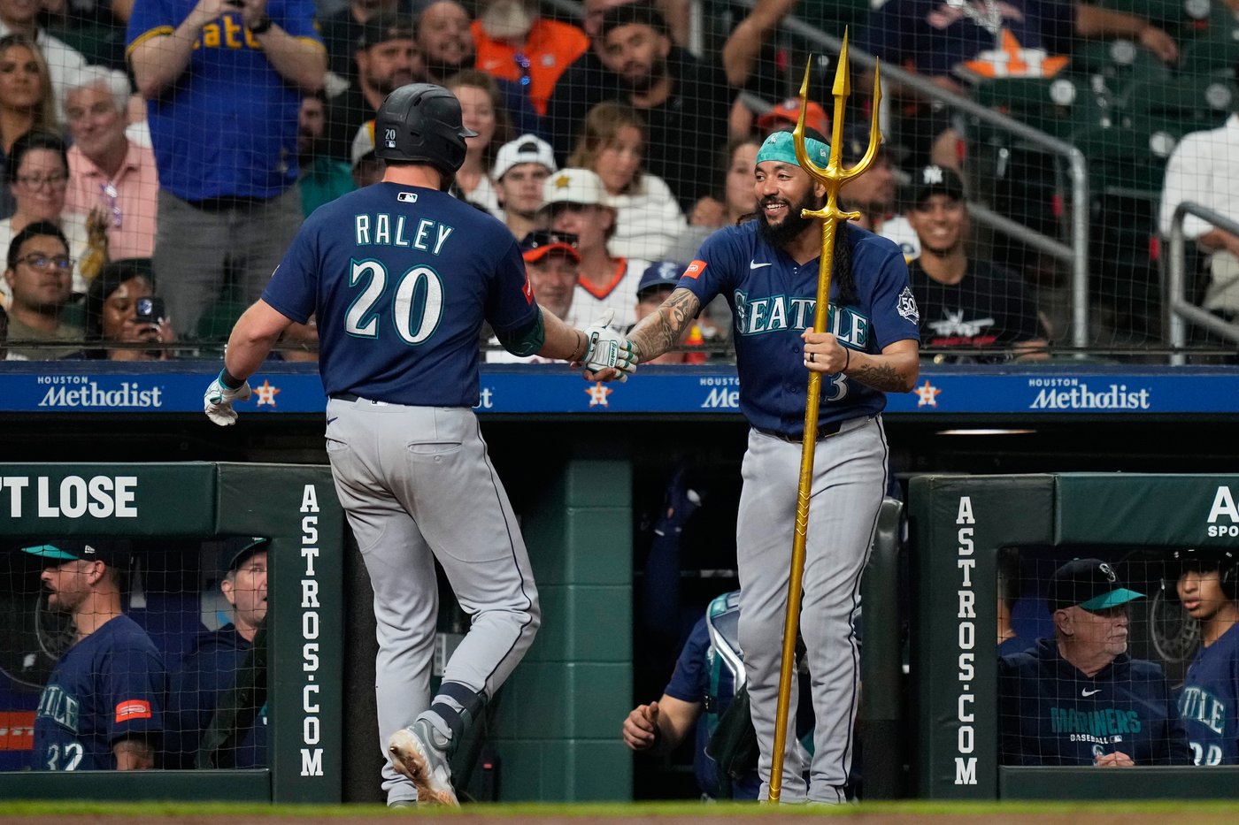 Cole’s 10th-inning RBI single lifts the Astros past the Mariners, 4-3 | iNFOnews.ca
