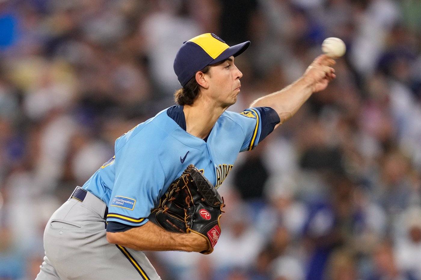Yoshinobu Yamamoto helps the Dodgers beat the NL-leading Brewers 3-1 | iNFOnews.ca