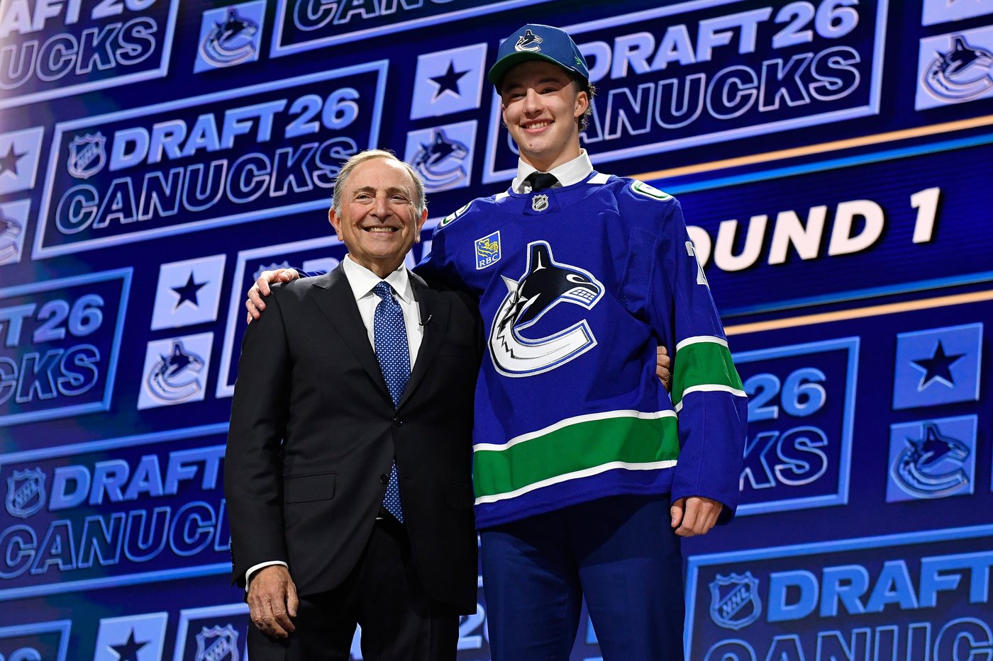 Maple Leafs select Penn State forward Gavin McKenna with the No. 1 pick in NHL draft | iNFOnews.ca