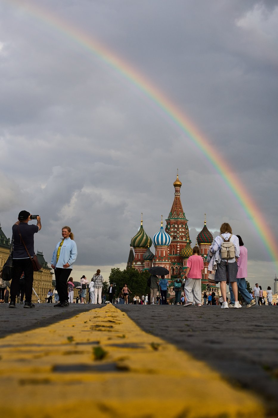 See the world in vertical: Top photos by AP photojournalists | iNFOnews.ca