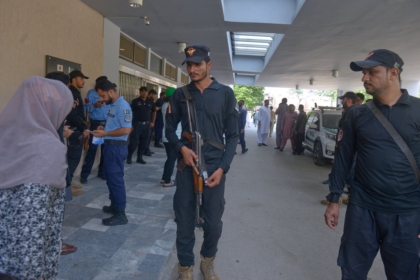 Fire in a hospital nursery kills 14 newborns in Pakistan's capital | iNFOnews.ca