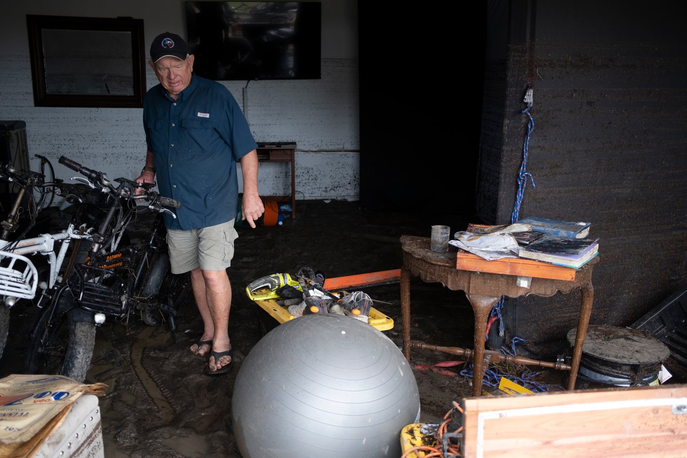 Crews scamble to more water rescues in Texas after days of punishing rains | iNFOnews.ca