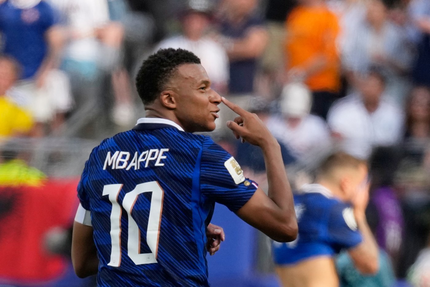 Mbappé scores twice to tie Messi for World Cup lead with 6 goals, France beats Sweden 3-0 | iNFOnews.ca