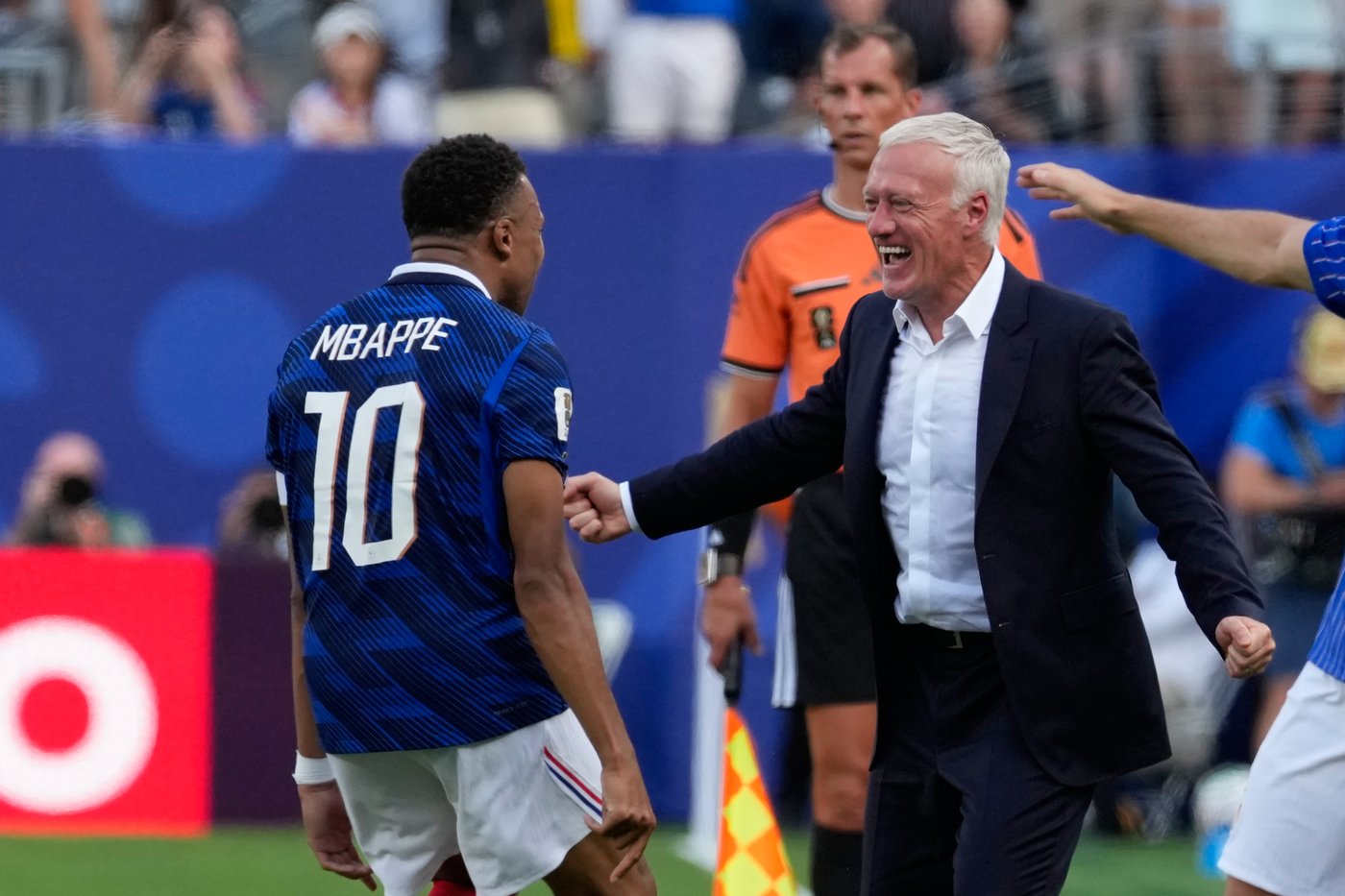 Mbappé scores twice to tie Messi for World Cup lead with 6 goals, France beats Sweden 3-0 | iNFOnews.ca