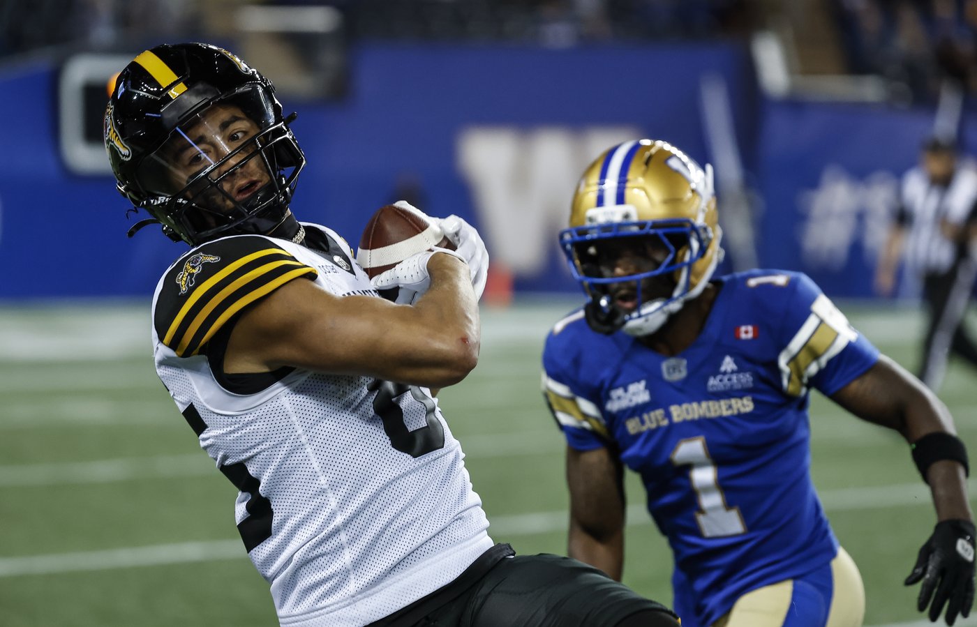 Mitchell tosses three TDs in Ticats' 37-27 win over Blue Bombers | iNFOnews.ca Mitchell tosses three TDs in Ticats' 37-27 win over Blue Bombers | iNFOnews.ca