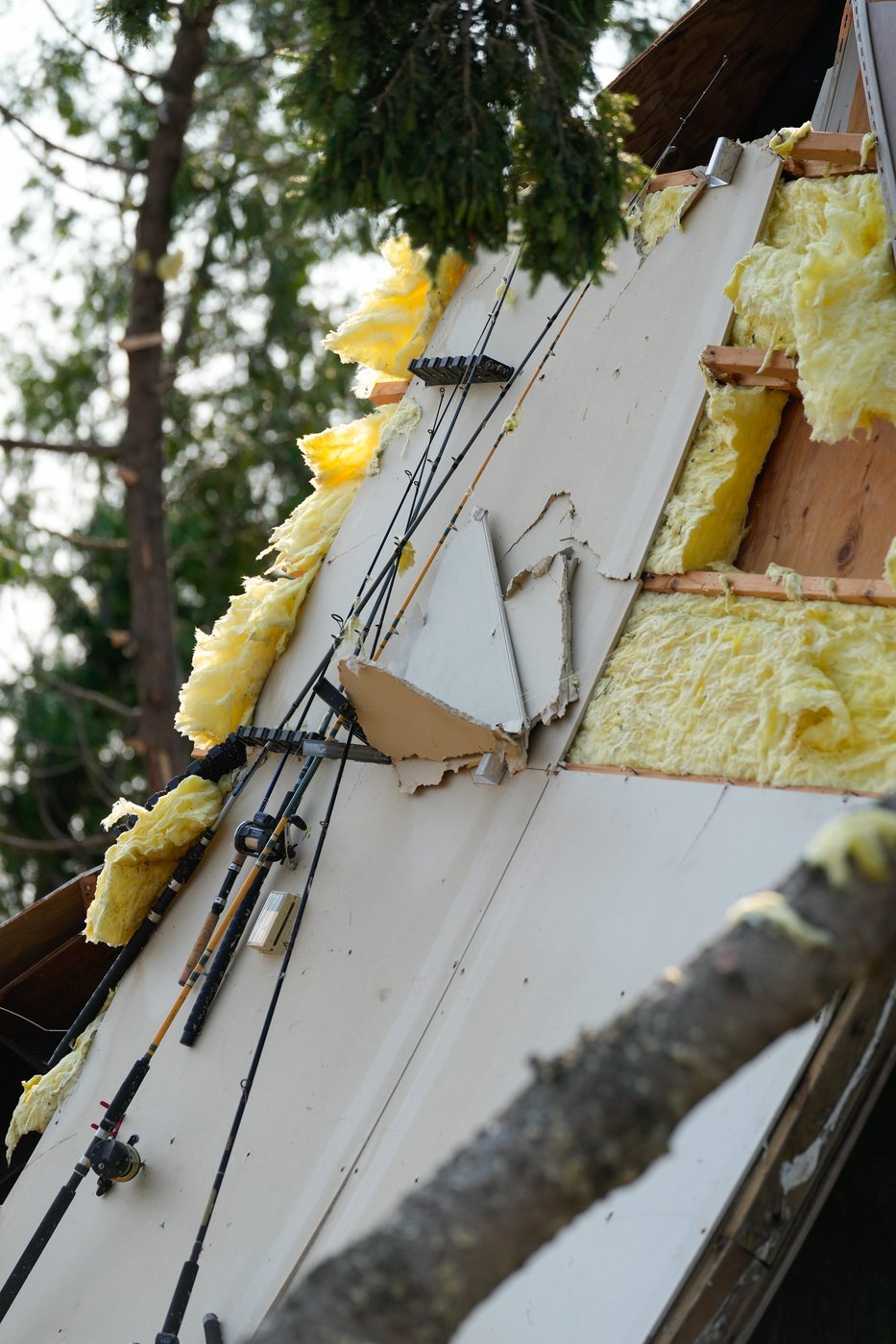 Twisted trees, crushed cars and shattered homes in Wisconsin, in photos | iNwheels