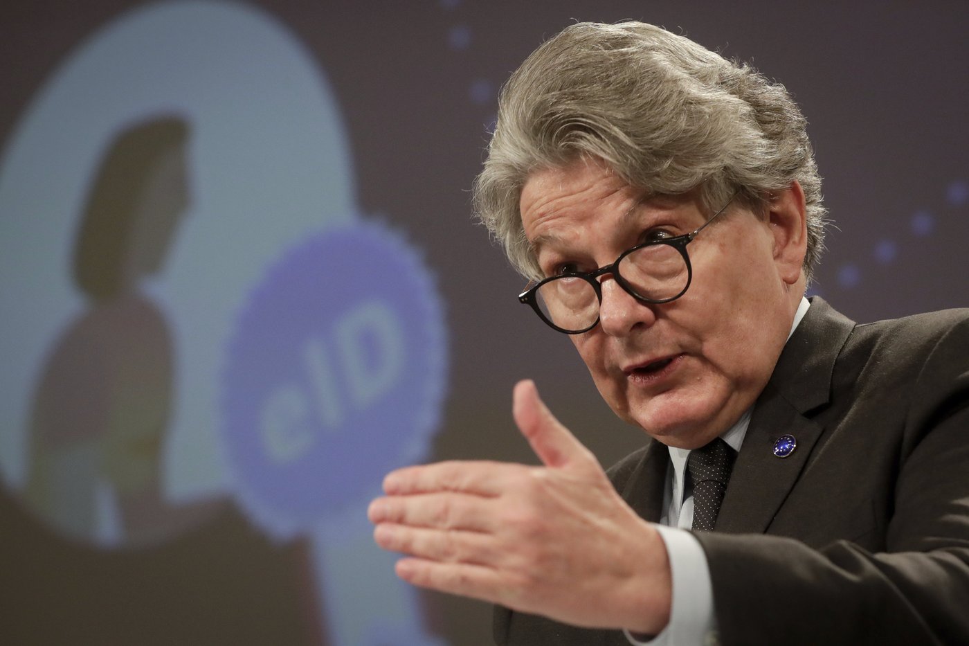 Ottawa wants to block kids from social media. How would age verification work? | iNFOnews.ca