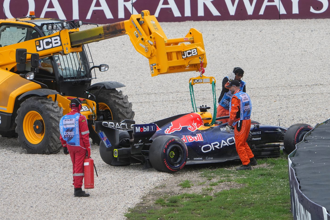 Max Verstappen gets X-rays on hands after crash at Australian GP qualifying | iNFOnews.ca