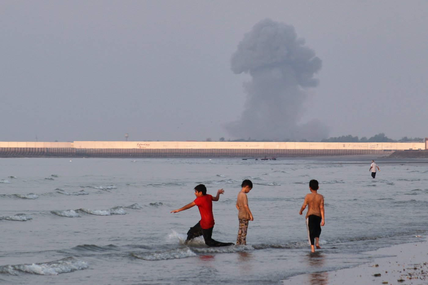 In the news today: Wildfires destroy homes, U.S.-Iran strikes intensify, OSAP ruling | iNFOnews.ca In the news today: Wildfires destroy homes, U.S.-Iran strikes intensify, OSAP ruling | iNFOnews.ca